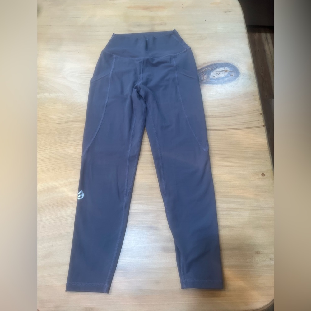 P’tula leggings. Grey. Medium.